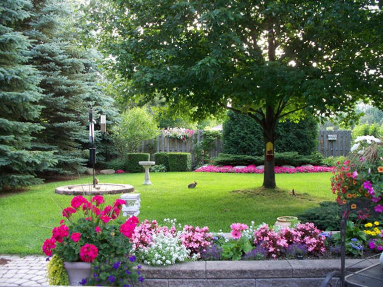 Beautiful-Backyard-Garden-38.jpg