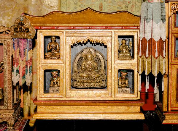 enshrining-tibetan-buddhist-artifacts-at-home-for-now-the-new-york-times.jpg