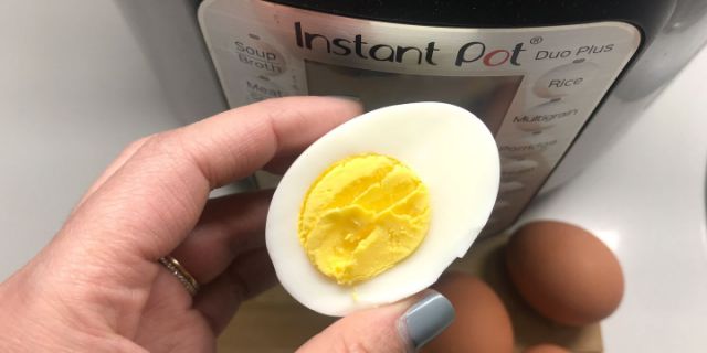 instant-pot-eggs-1549062192.jpg?crop=1.00xw%3A0.668xh%3B0%2C0.jpg