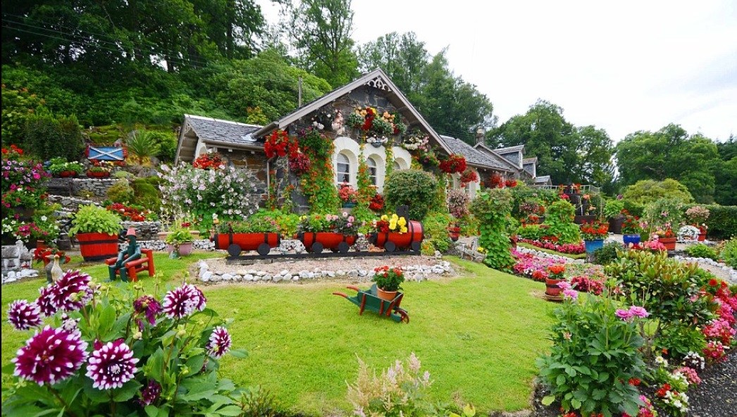 Natural-and-Beautiful-Garden-Ideas.jpg
